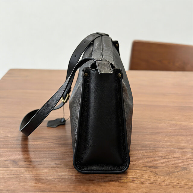 調節ベルト付き 実用的 本革レザー ショルダーバッグ 斜め掛けバッグ