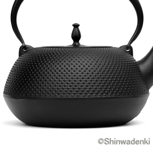 お取り寄せ】南部鉄器 鉄瓶 眞 -SHIN- 黒 大 2L 日本製 直火・IH対応