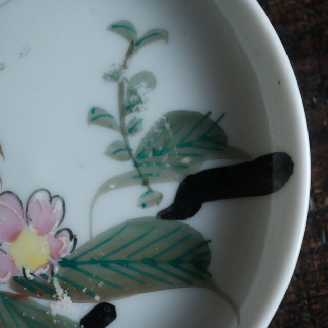 手書き感溢れる花と蝶々◇時代物 色絵金彩小皿 骨董/antiques 器 古