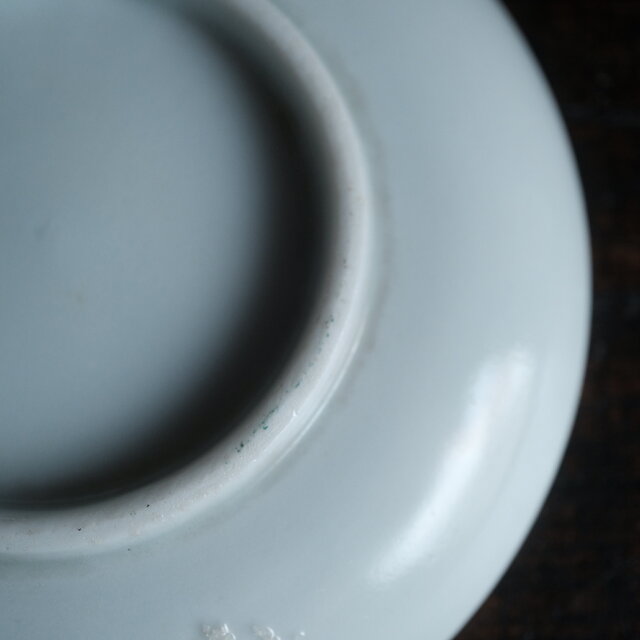 手書き感溢れる花と蝶々◇時代物 色絵金彩小皿 骨董/antiques 器 古
