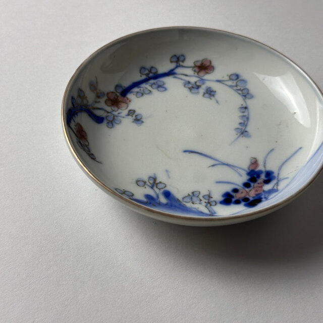 梅の花咲く色絵小皿 | iichi 日々の暮らしを心地よくするハンドメイド