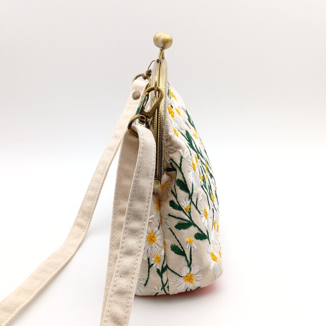 刺繍 春のがま口ショルダーバッグ ポシェット 20cm口金 デイジー 生成