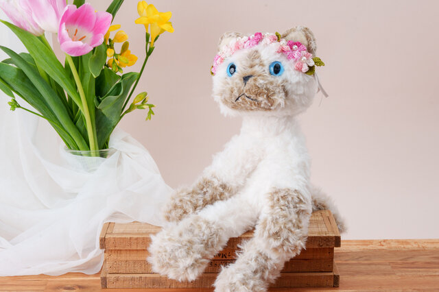 癒され春ねこのあみぐるみ<middleサイズ>花冠をつけたシャム猫柄の