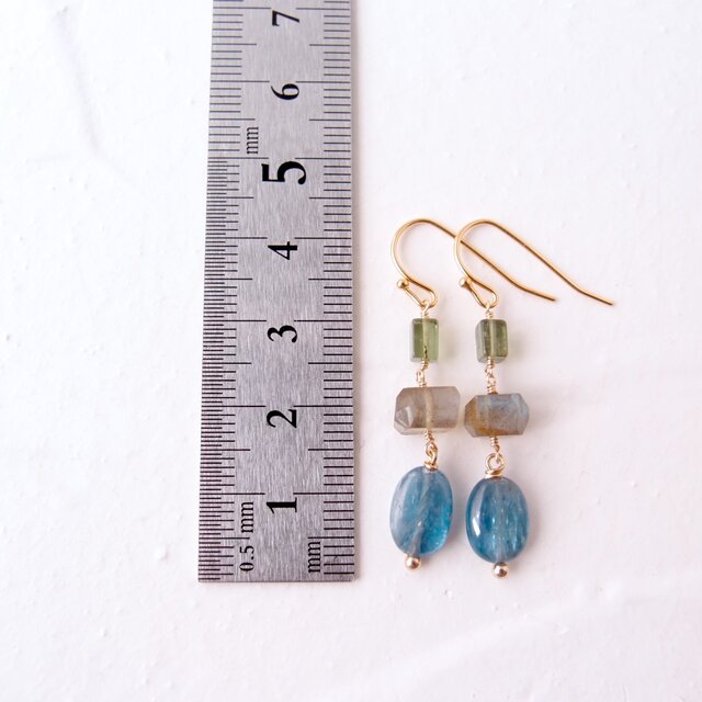 Green Tourmaline × Kyanite Earrings／グリーントルマリン×カイヤ