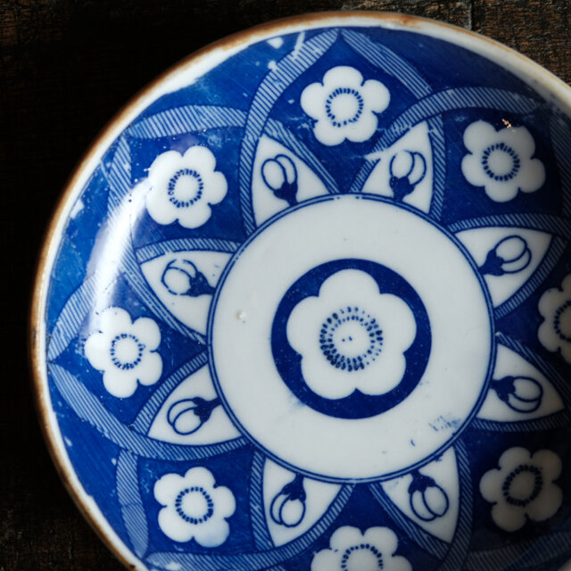 梅でオリエンタル◇時代物 梅文印判小皿 骨董・antiques 器 古民家