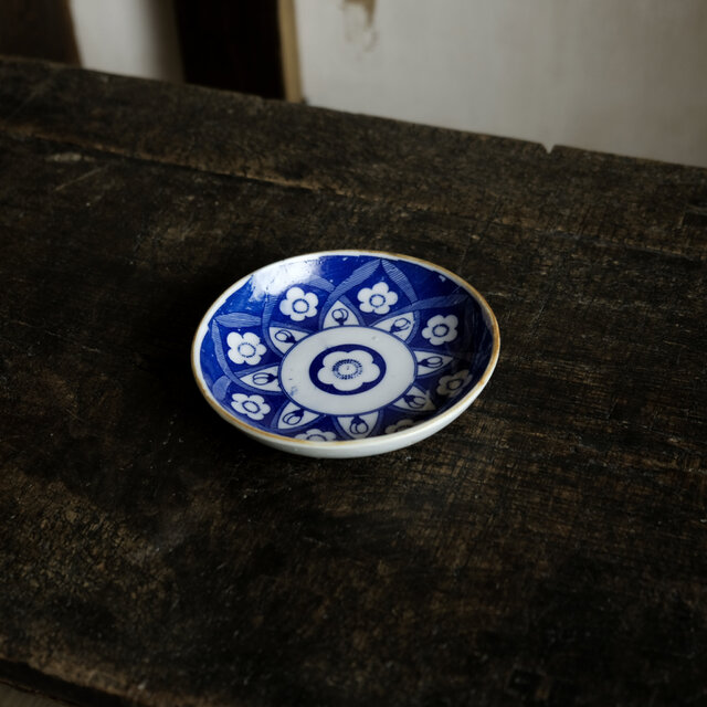 梅でオリエンタル◇時代物 梅文印判小皿 骨董・antiques 器 古民家