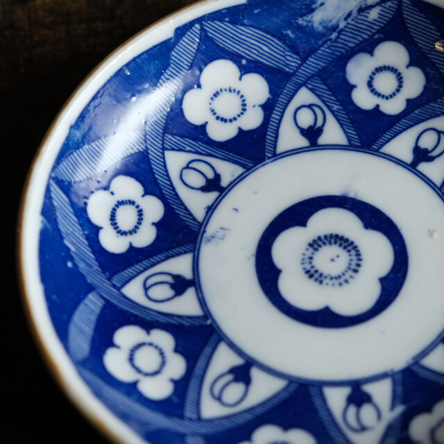 梅でオリエンタル◇時代物 梅文印判小皿 骨董・antiques 器 古民家