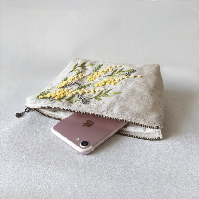 ミモザとカモミールの刺繍ポーチ | iichi 日々の暮らしを心地よくする
