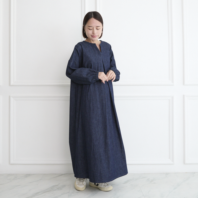 通年着れるシャンブレー デニム キーネック 長袖 ワンピース