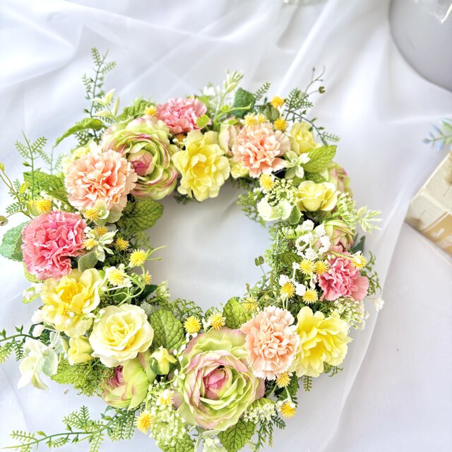 ナチュラル アーティフィシャルフラワーリース 母の日ギフトに♪カーネーションのリース（直径約27cm） /アーティ
