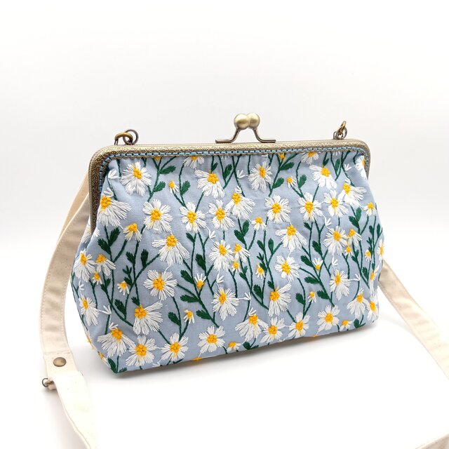 ハンドメイド　大きながま口バッグ　　#476 長財布も入る大きめ デイジー花柄刺繍 がま口ショルダーバッグ 25cm
