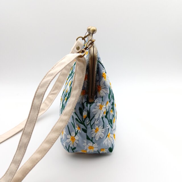 長財布も入る大きめ デイジー花柄刺繍 がま口ショルダーバッグ 25cm