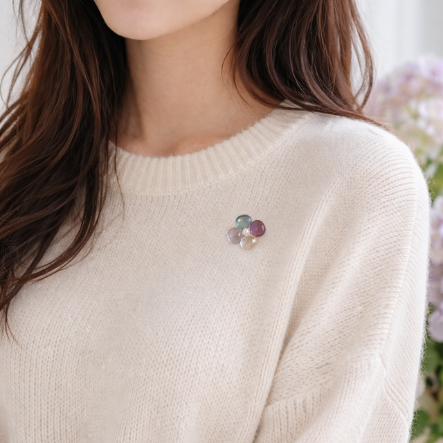 蛍石による紫陽花のピンブローチ・マグネット可 ～Hydrangea | iichi
