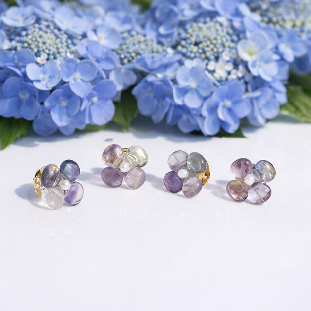 蛍石による紫陽花のピンブローチ・マグネット可 ～Hydrangea | iichi