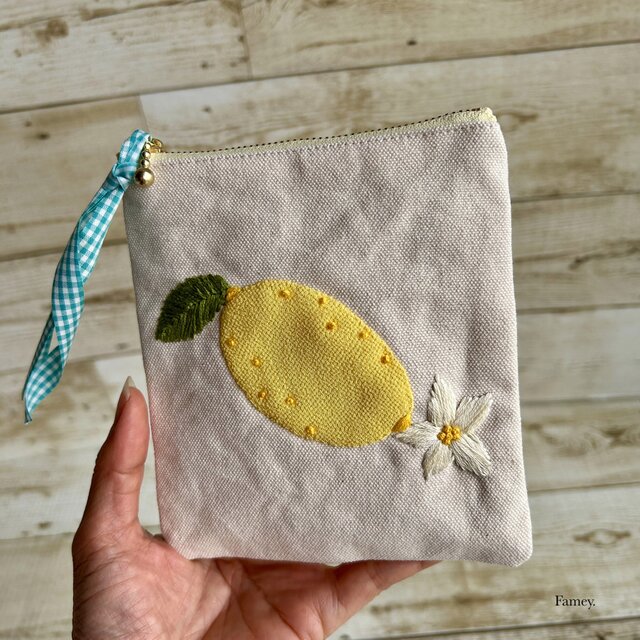大人かわいい手刺繍レモンのポケットティッシュサイズポーチ 国産帆布