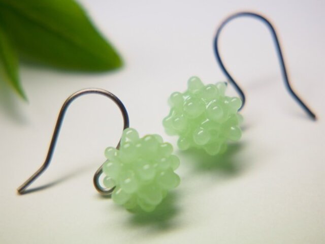 こんぺいとう1粒ピアス ミントグリーンの画像1枚目