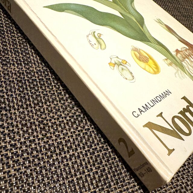 Sweden secondhand book ❀⁎༶スウェーデンの植物図鑑 Nordens Flora 2