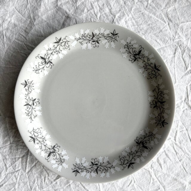 ARABIA vintage Tiuku plate アラビア グレイベージュのお皿 白い小花