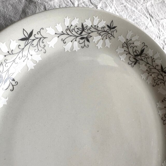 ARABIA vintage Tiuku plate アラビア グレイベージュのお皿 白い小花