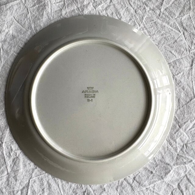 ARABIA vintage Tiuku plate アラビア グレイベージュのお皿 白い小花