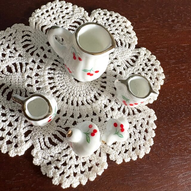 Sweden vintage miniature 陶器の小さなティーポット、クリーマー