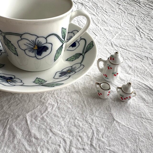 Sweden vintage miniature 陶器の小さなティーポット、クリーマー