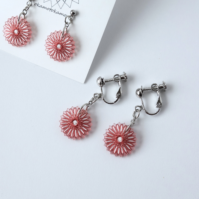野の花のピアス 桜色｜上品なピンクの絹糸イヤリング｜オンオフ使える