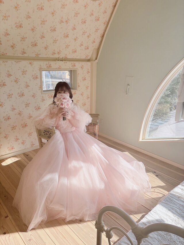 実例写真！カラードレス 薄ピンク オフショルダー ソフトチュール