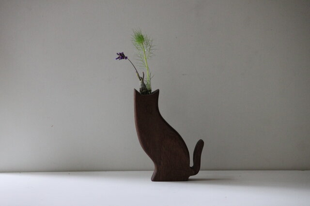 B品』木の猫花瓶 | iichi 日々の暮らしを心地よくするハンドメイドや
