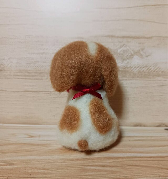 エサ入れくわえて頂戴とせがんでいるプチ犬 ホネあるよ | iichi 日々の