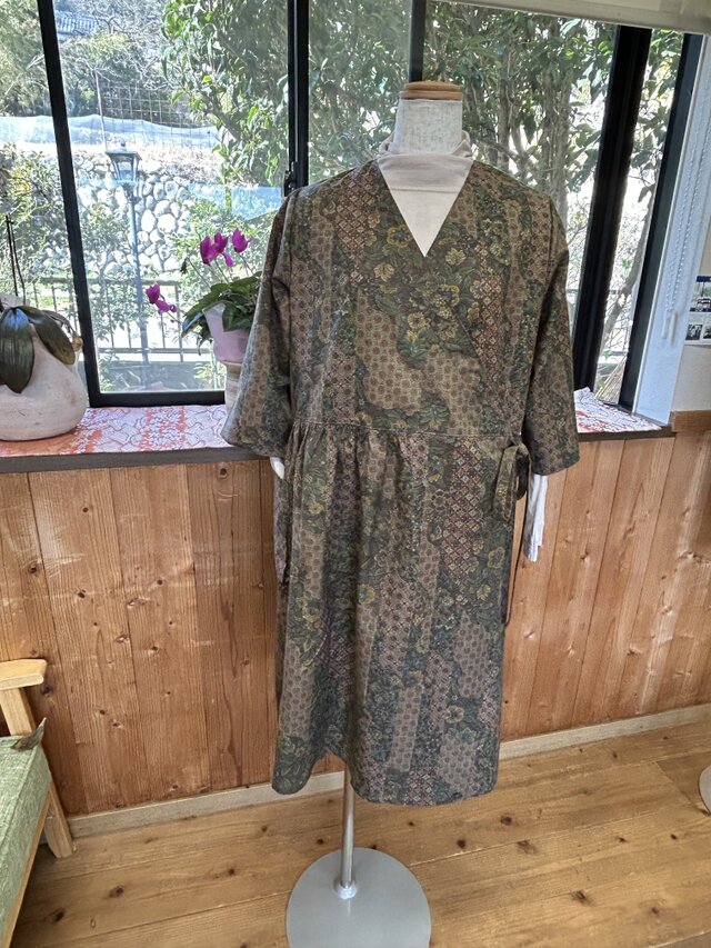 着物リメイク紬の長着花柄ワンピース | iichi 日々の暮らしを心地よく