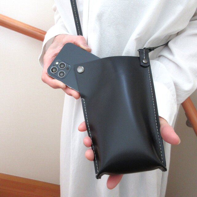 スマホとミニ財布だけ入れて♪《牛革》スリムミニ・サコッシュ
