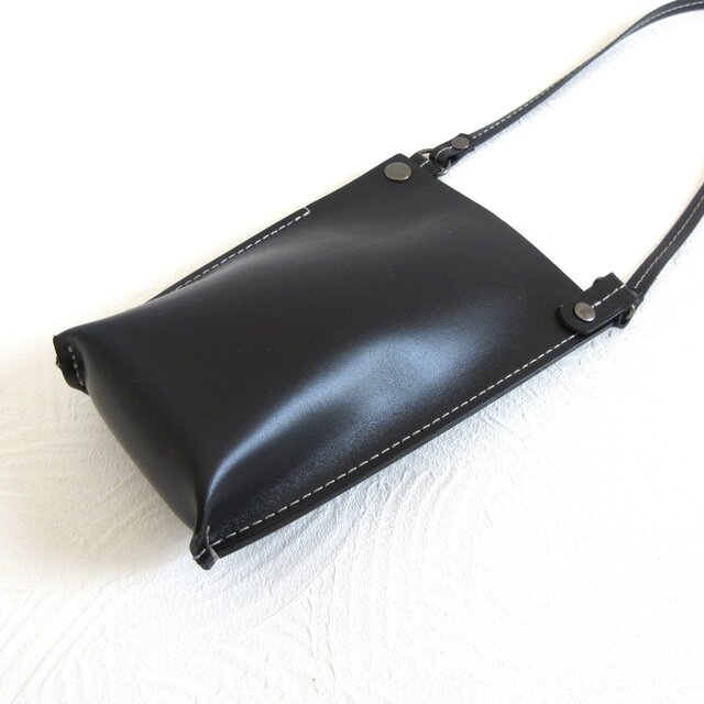 スマホとミニ財布だけ入れて♪《牛革》スリムミニ・サコッシュ
