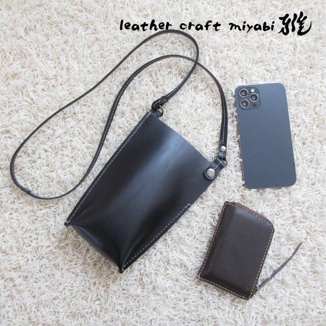 スマホとミニ財布だけ入れて♪《牛革》スリムミニ・サコッシュ
