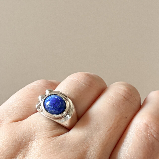 ハンドメイド　シルバーリング　ラピスラズリ13号　Charch jewelry 深く澄んだ瑠璃、守護の指輪。 — 天然石ラピスラズリ / シルバー磨き