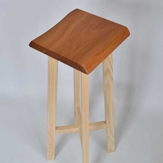 背の高い花台　シュリサクラ現品一点物　国産 背の高い花台 シュリサクラ 限定1台 | iichi 日々の暮らしを心地よく