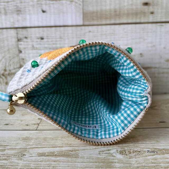 大人かわいい手刺繍ひまわりのポケットティッシュサイズポーチ