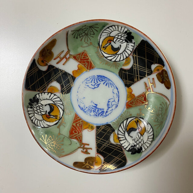 松と鶴のカジュアル小皿 | iichi 日々の暮らしを心地よくする