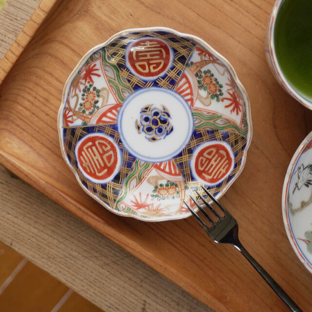 吉祥紋が華やぐ、色絵小皿 | iichi 日々の暮らしを心地よくする