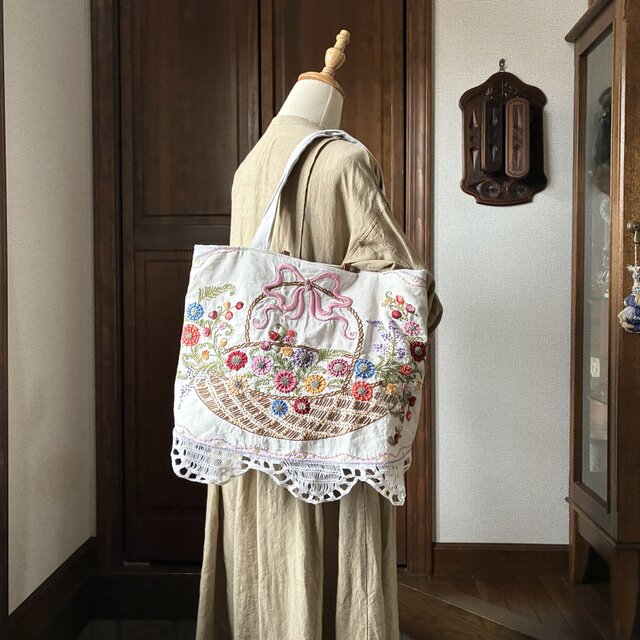 豪華なvintage刺繍*antique homespunlinen*花カゴ刺繍*大き目トート