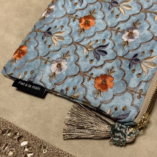 インド刺繍ポーチ ブルー | iichi 日々の暮らしを心地よくする