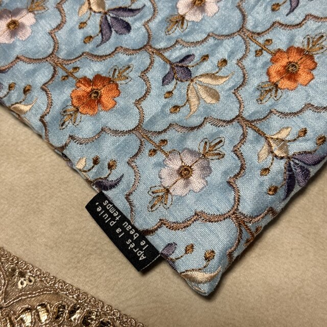 インド刺繍ポーチ ブルー | iichi 日々の暮らしを心地よくする