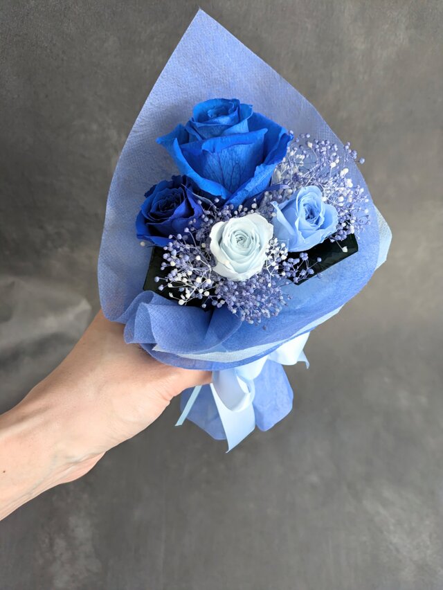 プリザーブドフラワー／青い薔薇とミニ薔薇とかすみ草の花束／そのまま