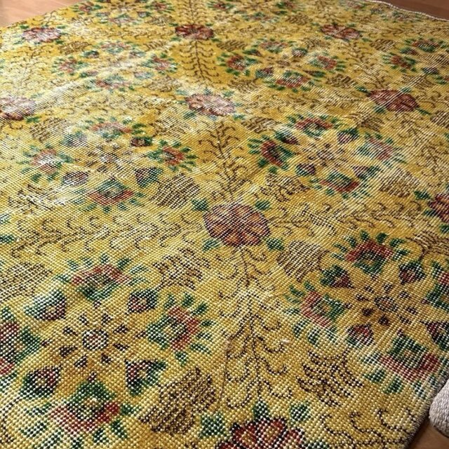 貴重114×210グレオーバーダイ　ボタニカル柄　トルコヴィンテージラグ 貴重 春イエロー116×208 ボタニカル オーバーダイ トルコヴィンテージ