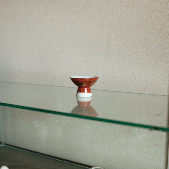 朱に金の文様◇九谷焼 色絵金彩盃 猪口 丁寧な暮らしに。酒器 昭和