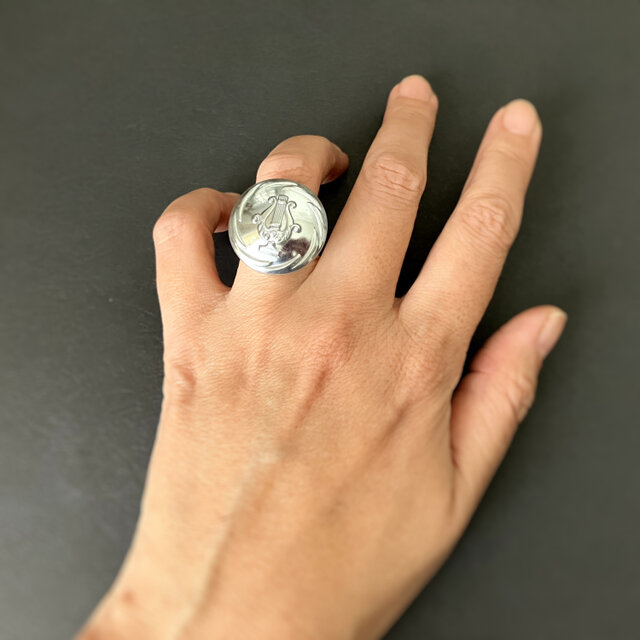 UK] ハープ紋章のヴィンテージボタンリング - silver | iichi 日々の