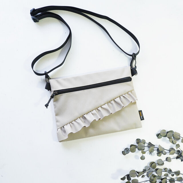 フリル♡サコッシュbag フリルのサコッシュ 横型のミニショルダー | iichi 日々の暮らしを