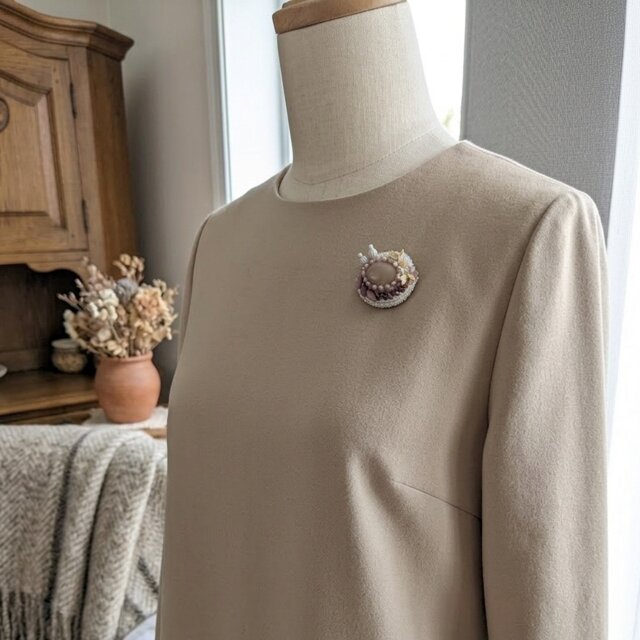 いちごのビーズ刺繍ブローチ（K1247) | iichi 日々の暮らしを心地よく