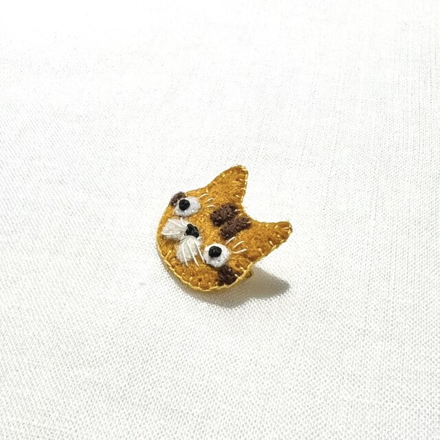 フェルトの猫ブローチ【極小2cm】 茶トラ猫 ｜DoudouMimi ⑤ | iichi