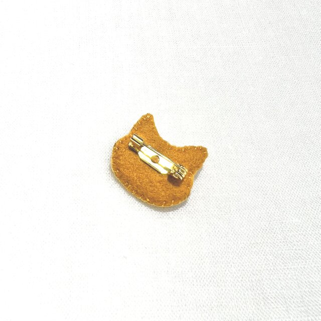 フェルトの猫ブローチ【極小2cm】 茶トラ猫 ｜DoudouMimi ⑤ | iichi
